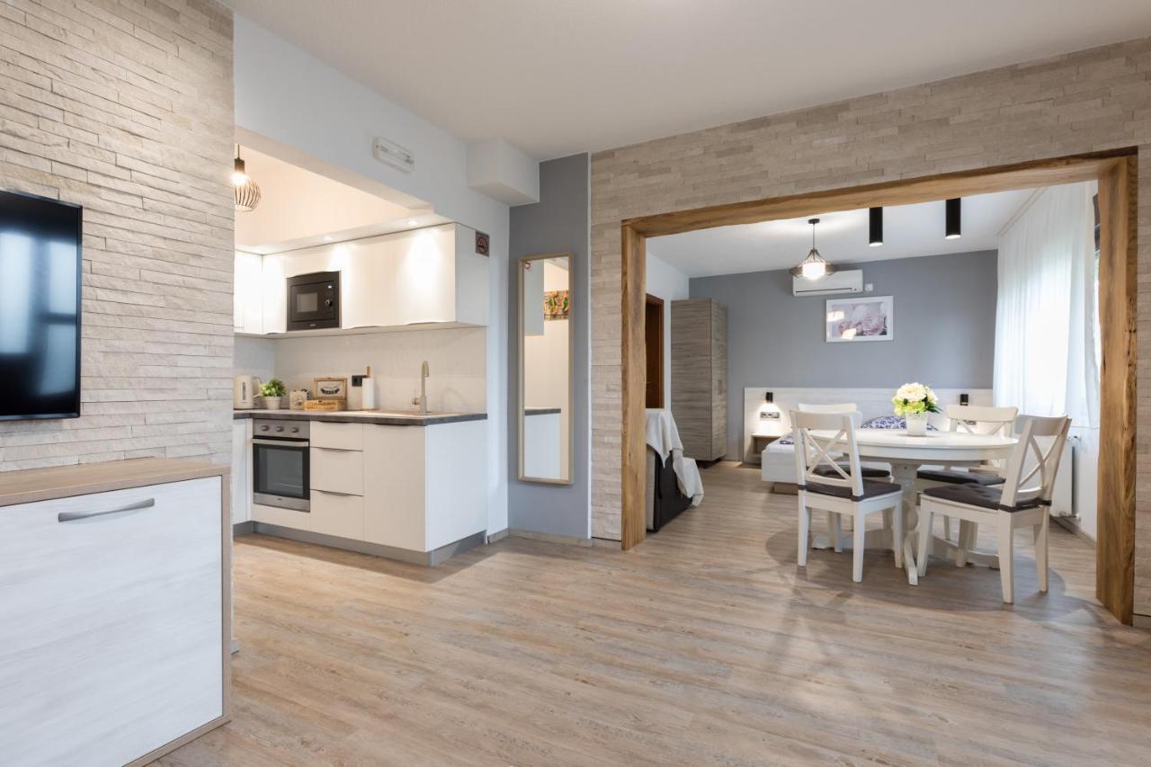 Apartments Lucic Слуни Экстерьер фото