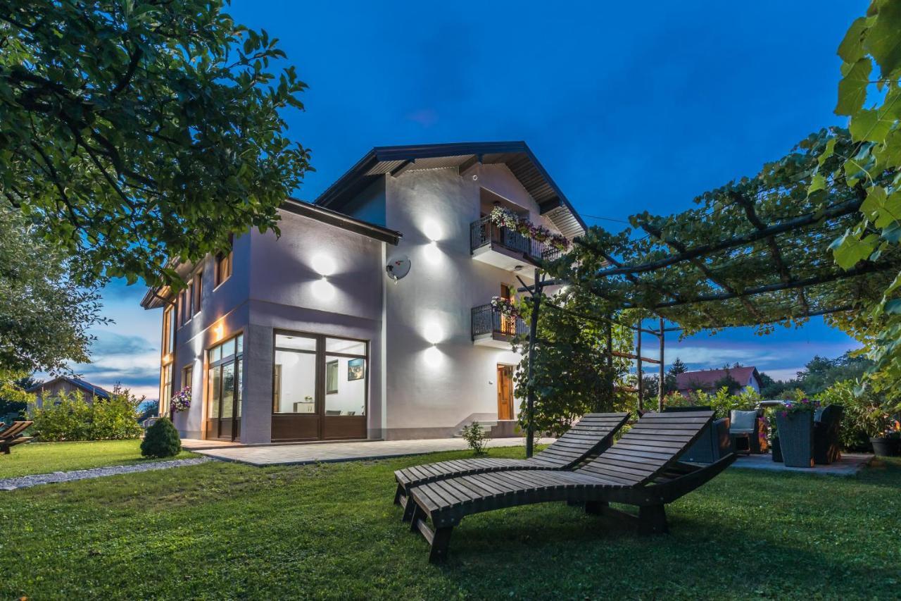 Apartments Lucic Слуни Экстерьер фото